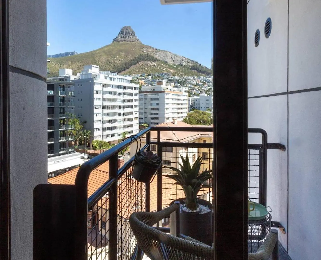 Elegant Studio By The Sea Cape Town Apartment